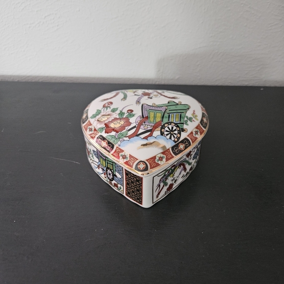 imari ware Other - Vintage Japanese Imari Style Heart Shaped Trinket Box